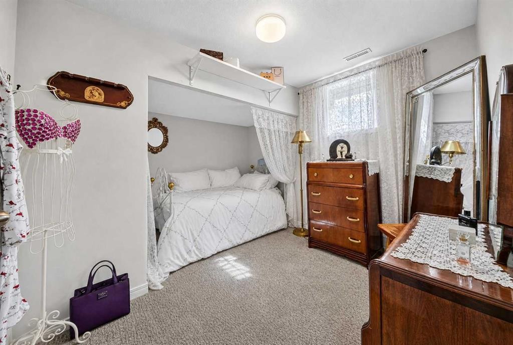1976 Parkside Close, Coaldale, AB