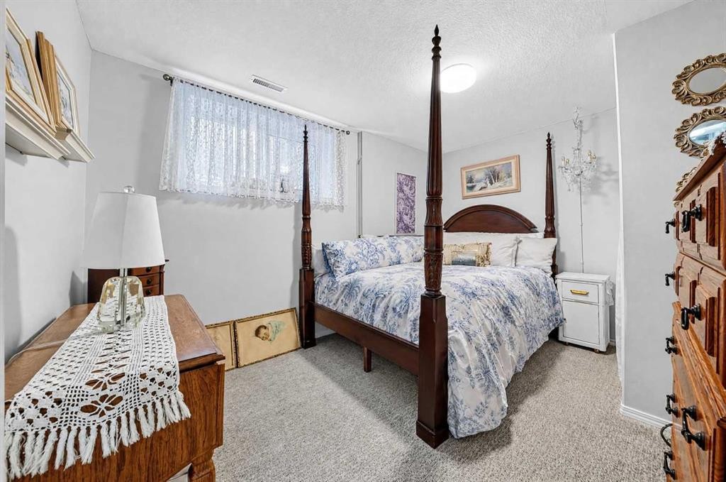 1976 Parkside Close, Coaldale, AB
