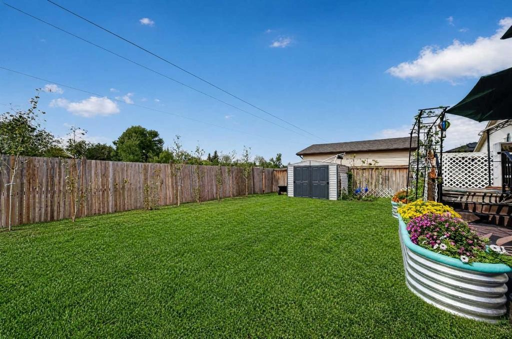 1976 Parkside Close, Coaldale, AB