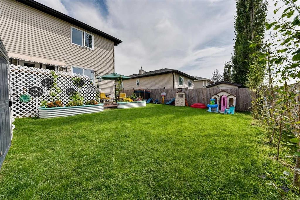 1976 Parkside Close, Coaldale, AB