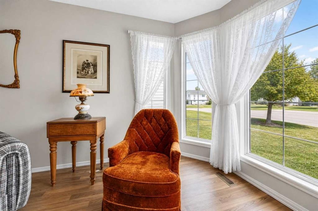 1976 Parkside Close, Coaldale, AB