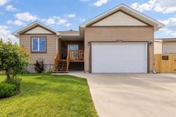 324 E 350 N Raymond, AB T0K 2S0