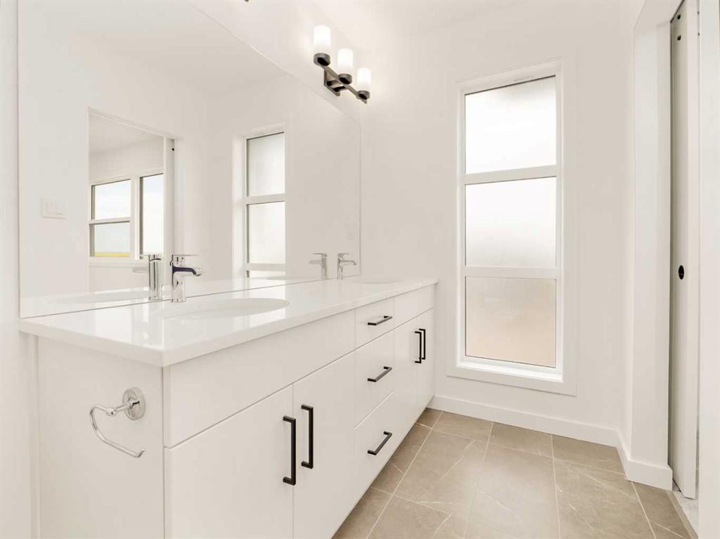 274 Caribou Way North, Lethbridge, AB