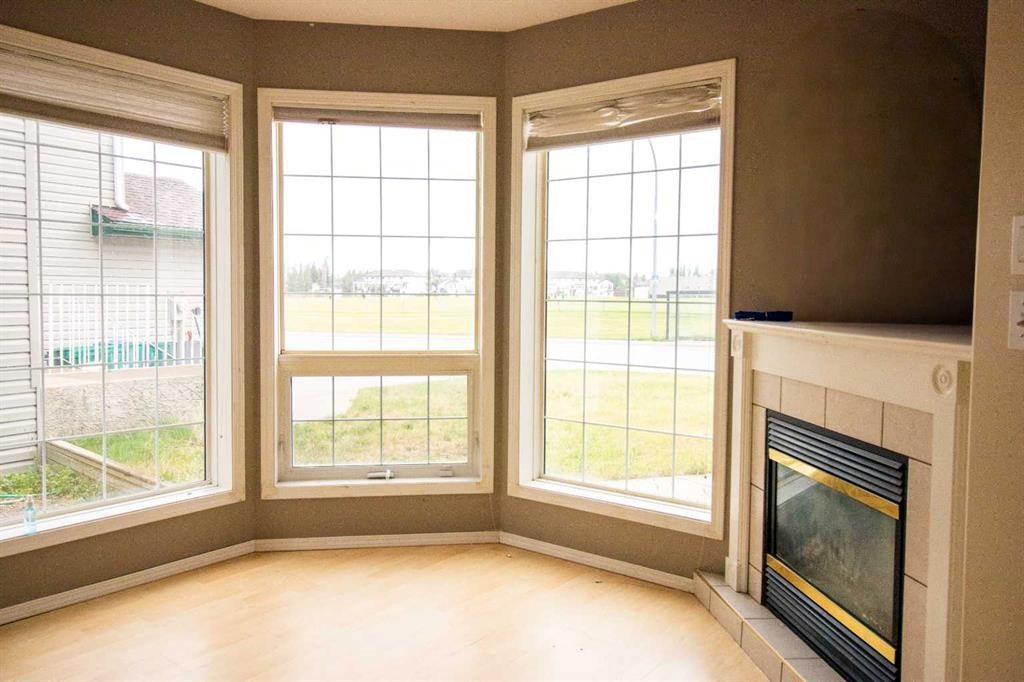 818 Red Crow Boulevard West, Lethbridge, AB