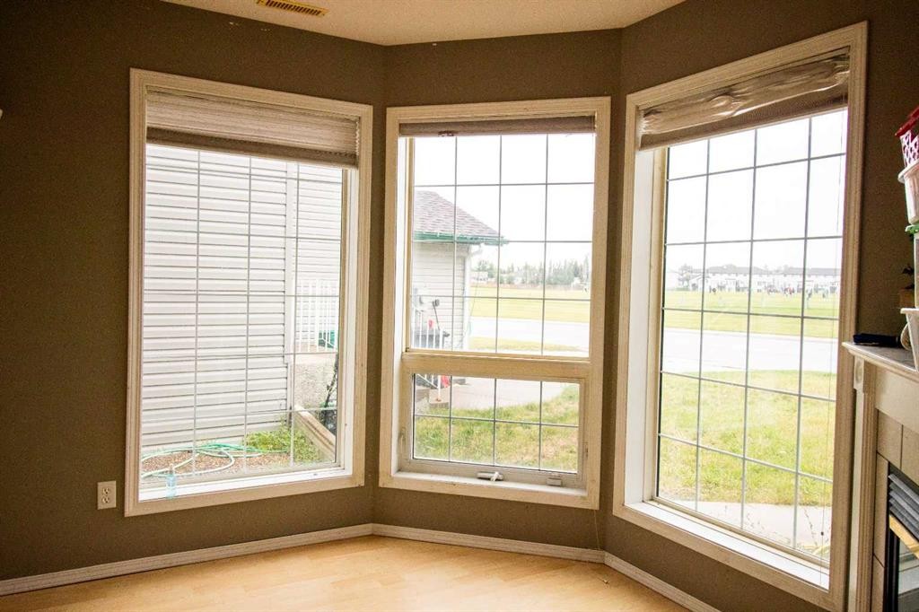 818 Red Crow Boulevard West, Lethbridge, AB