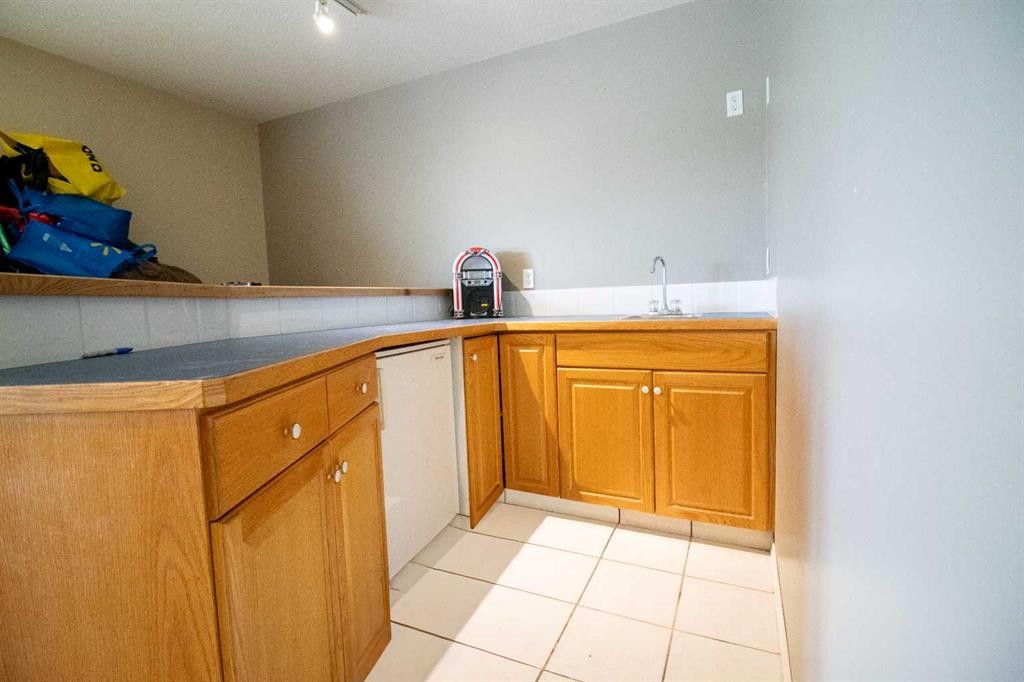 818 Red Crow Boulevard West, Lethbridge, AB