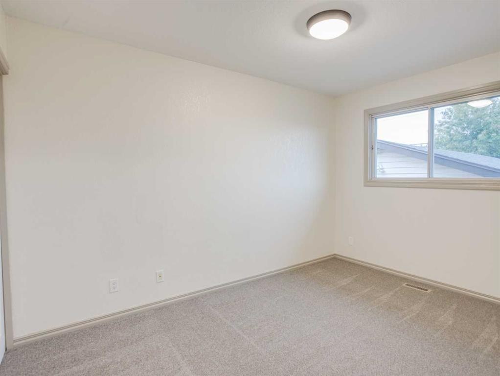 230 Eagle Road North, Lethbridge, AB