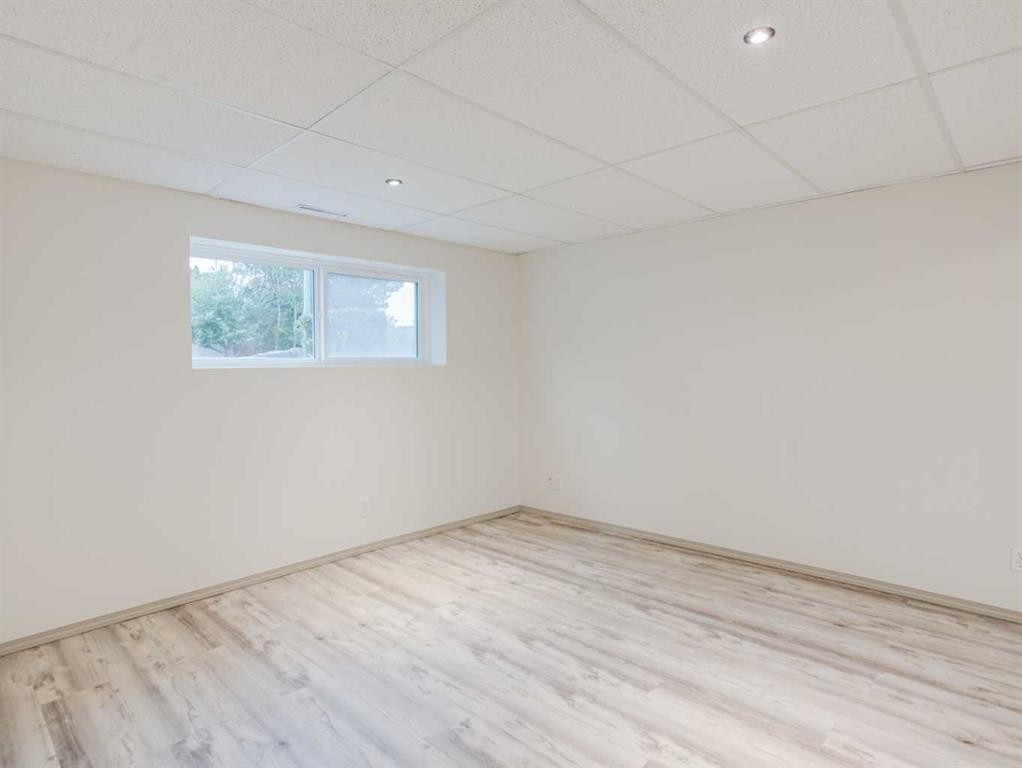 230 Eagle Road North, Lethbridge, AB