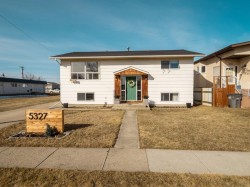 5327 3A Street WESTClaresholm, AB T0L 0L0