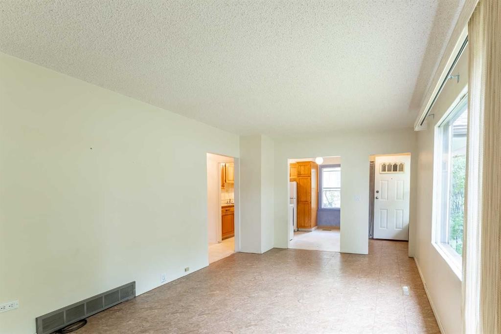 502 12 Street North, Lethbridge, AB