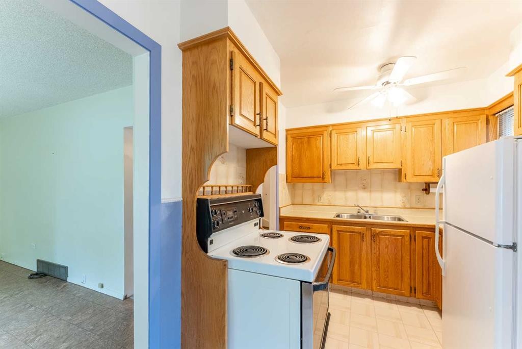 502 12 Street North, Lethbridge, AB