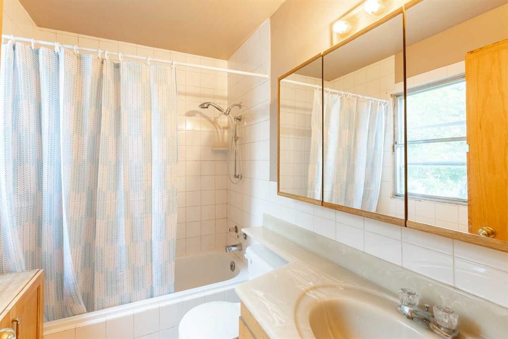 502 12 Street North, Lethbridge, AB