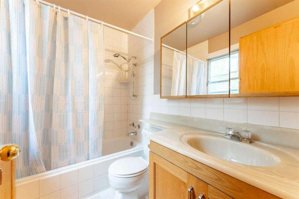 502 12 Street North, Lethbridge, AB