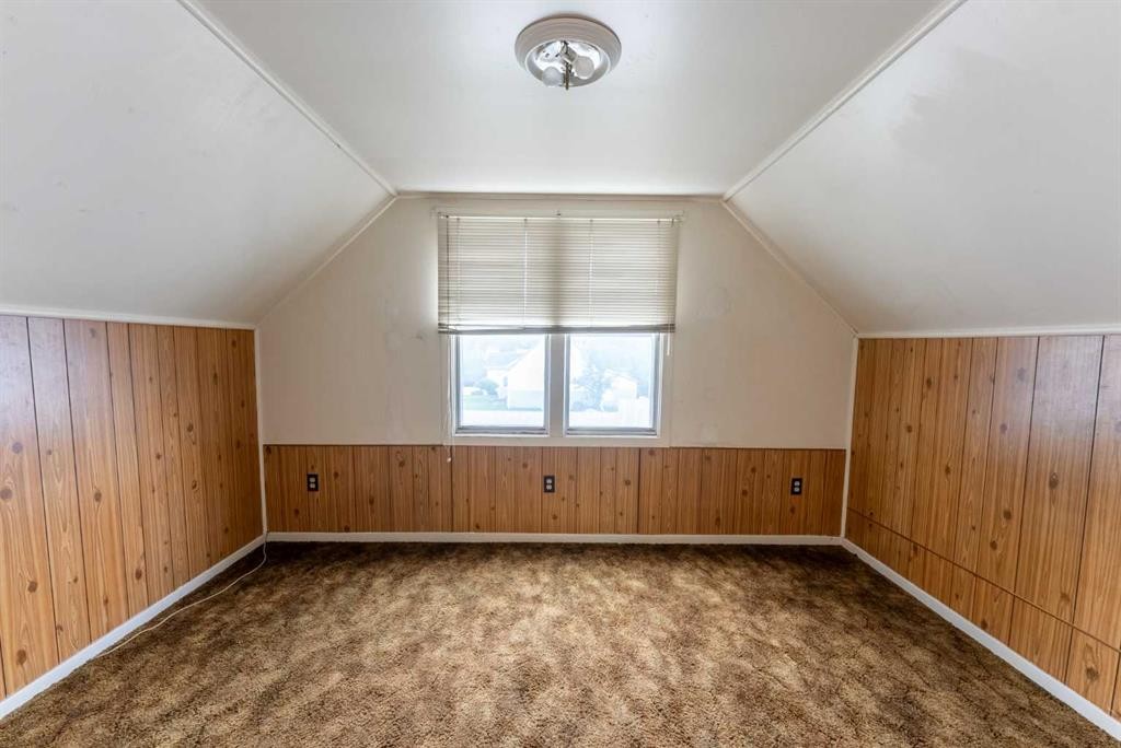 502 12 Street North, Lethbridge, AB