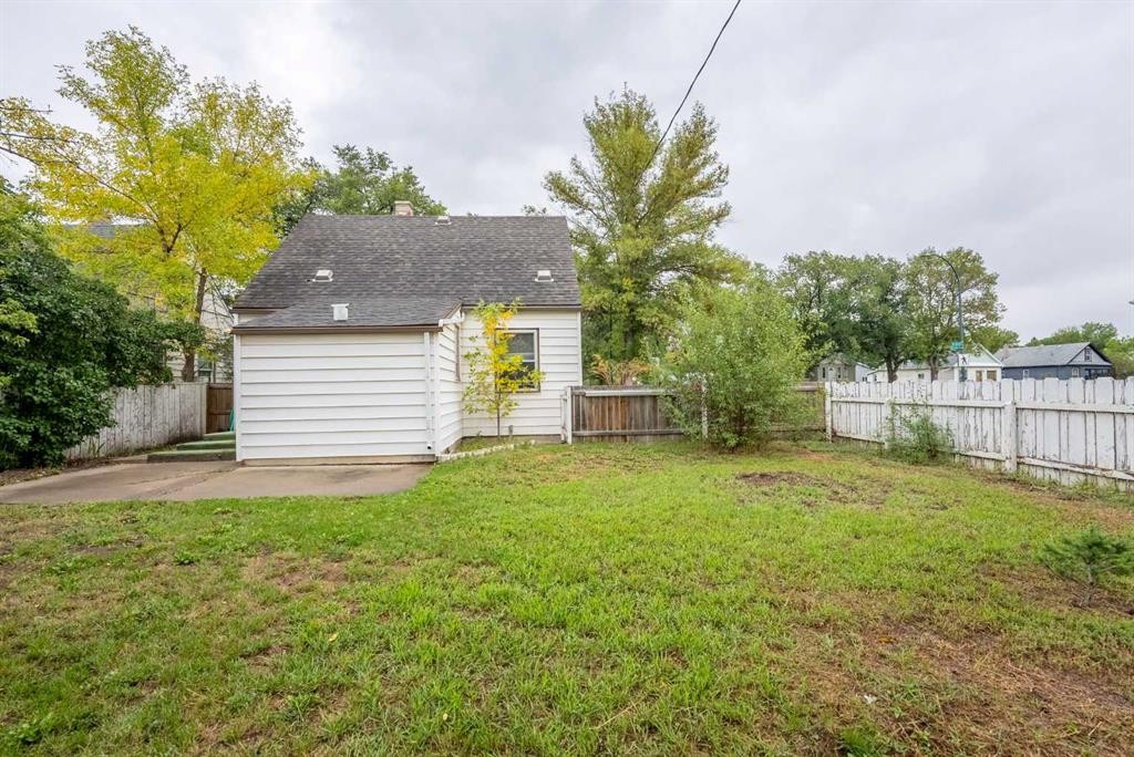502 12 Street North, Lethbridge, AB