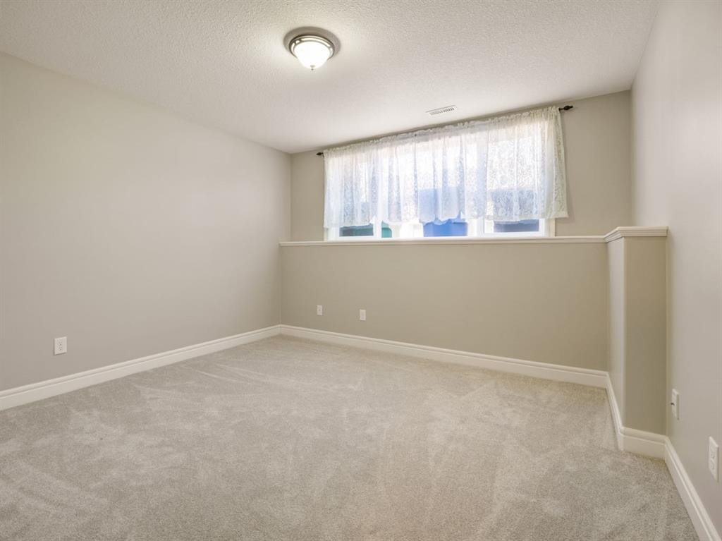 885 Mount Sundance Manor West, Lethbridge, AB