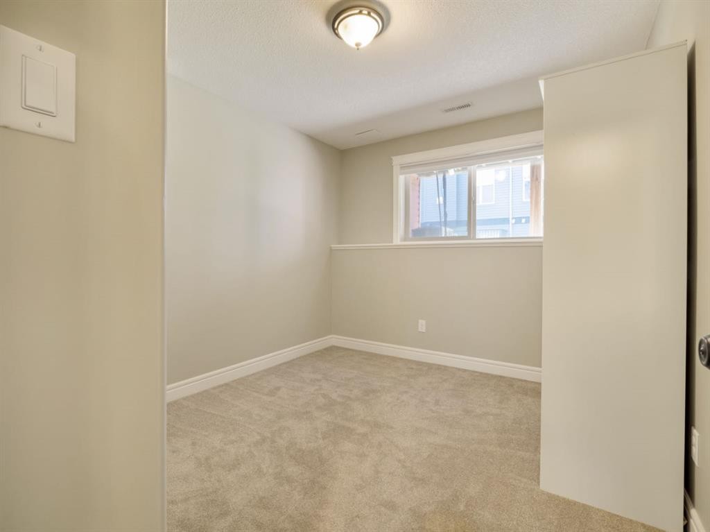 885 Mount Sundance Manor West, Lethbridge, AB