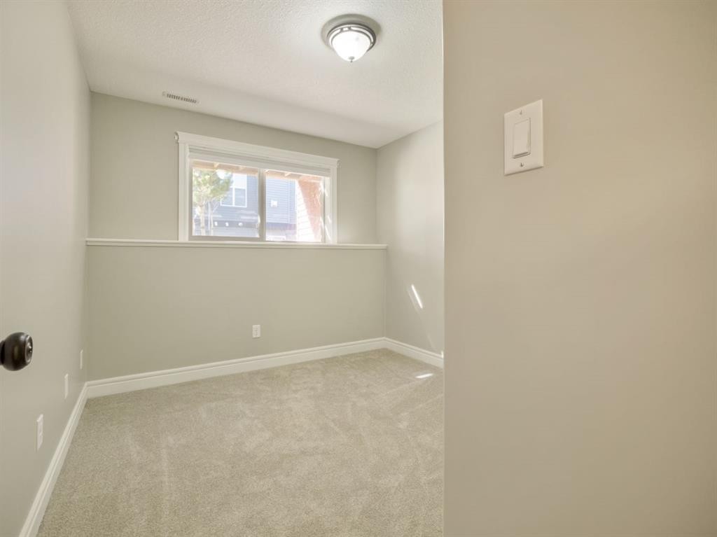 885 Mount Sundance Manor West, Lethbridge, AB