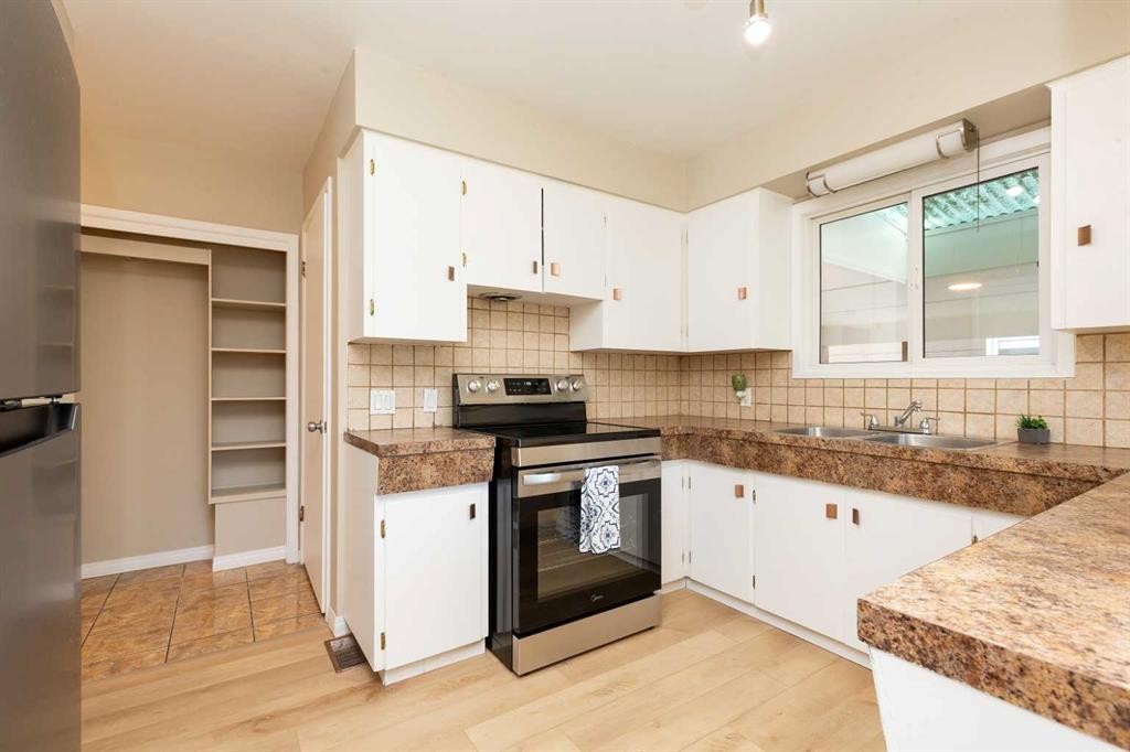 1301 17 Avenue South, Lethbridge, AB