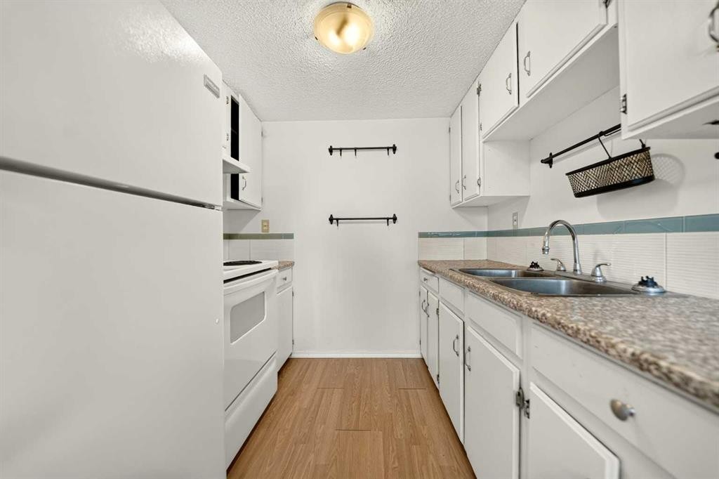53-55 Lemoyne Crescent West, Lethbridge, AB