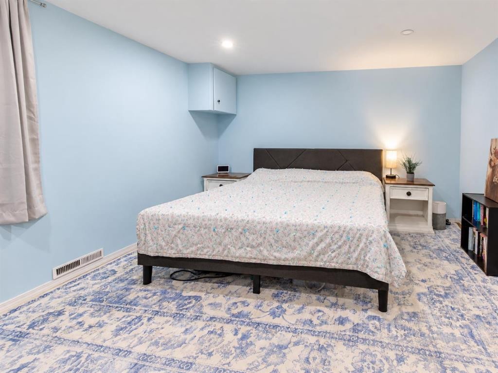150 N 250 W, Raymond, AB