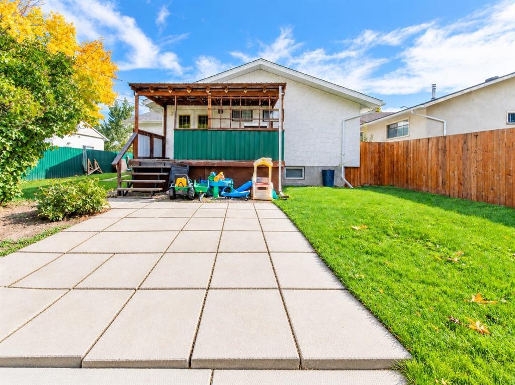 150 N 250 W, Raymond, AB