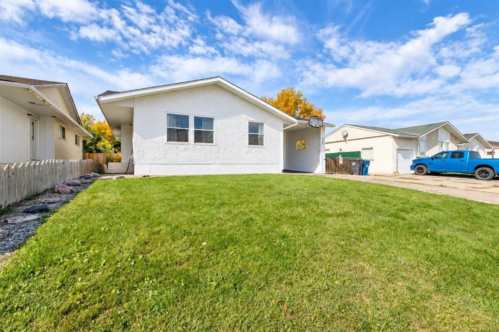 150 N 250 W, Raymond, AB