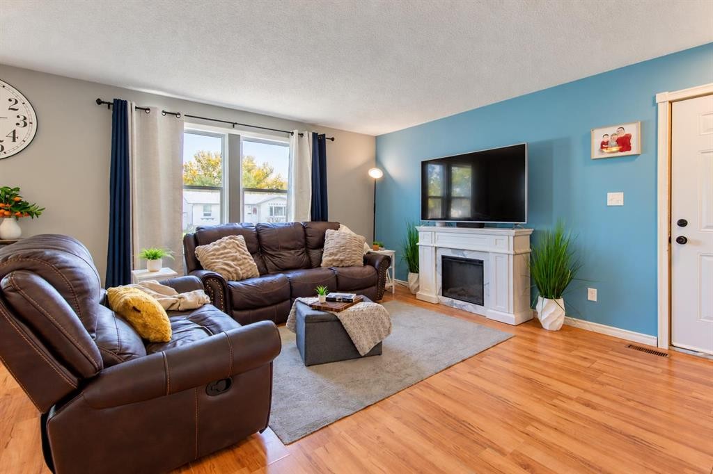 150 N 250 W, Raymond, AB