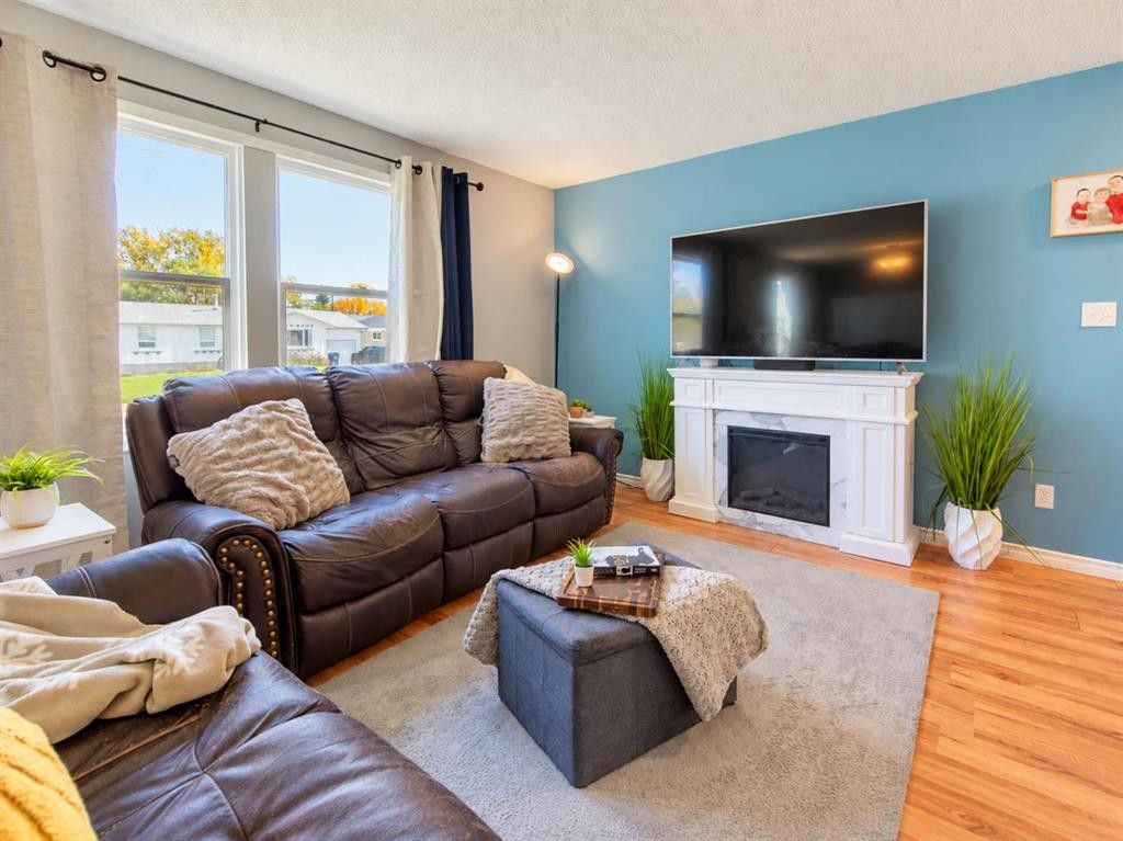 150 N 250 W, Raymond, AB