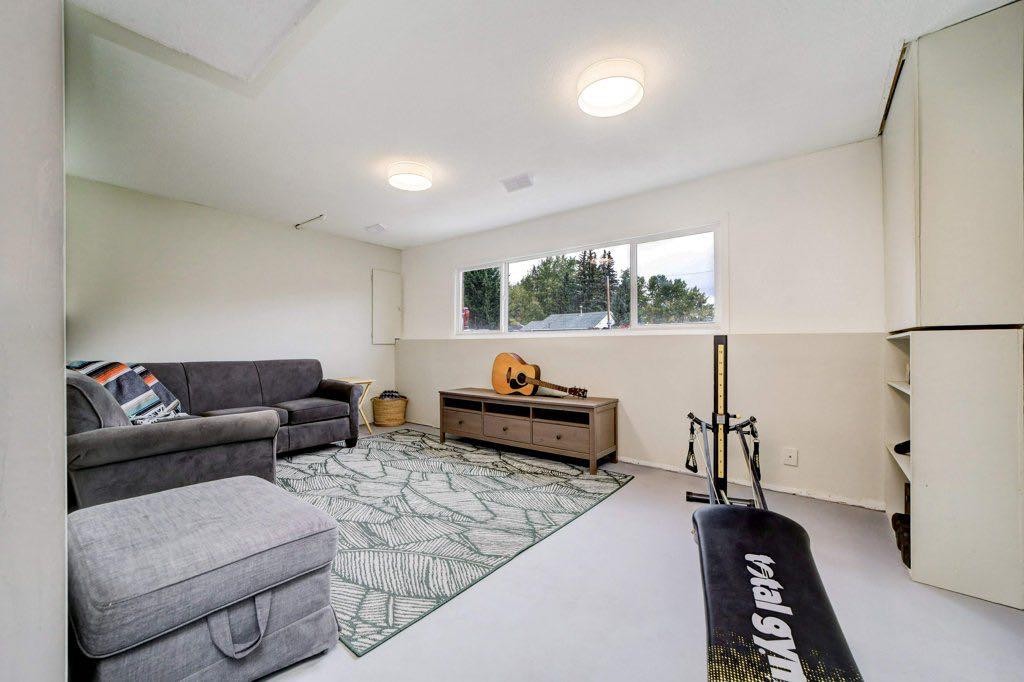 609 230 Street, Hillcrest, AB