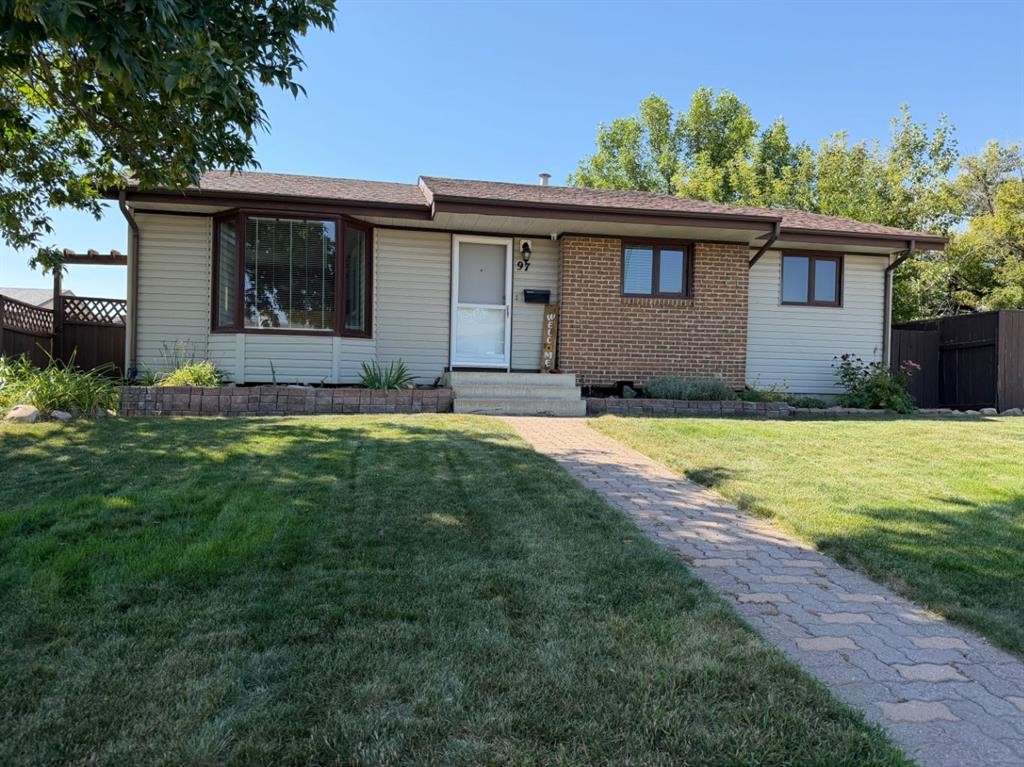 97 Greenview Close North, Lethbridge, AB