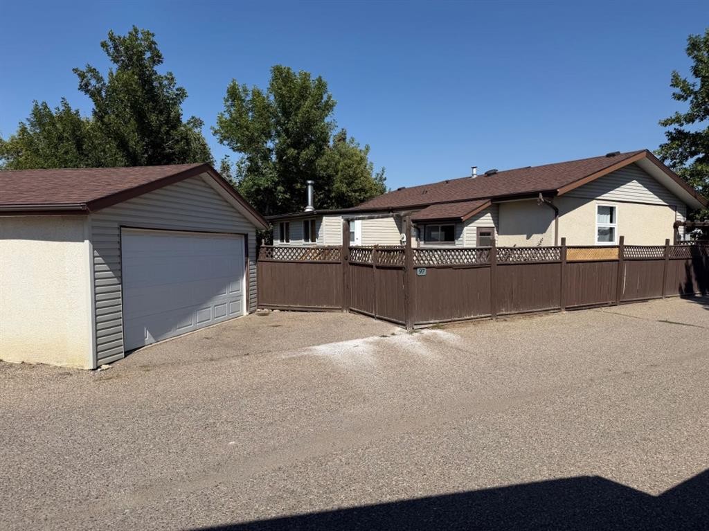 97 Greenview Close North, Lethbridge, AB