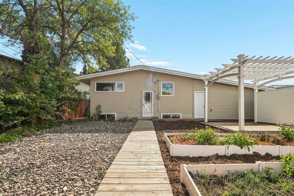 2811 13 Avenue South, Lethbridge, AB