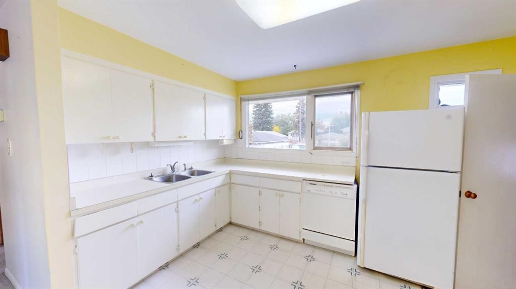 518 11 Street North, Lethbridge, AB