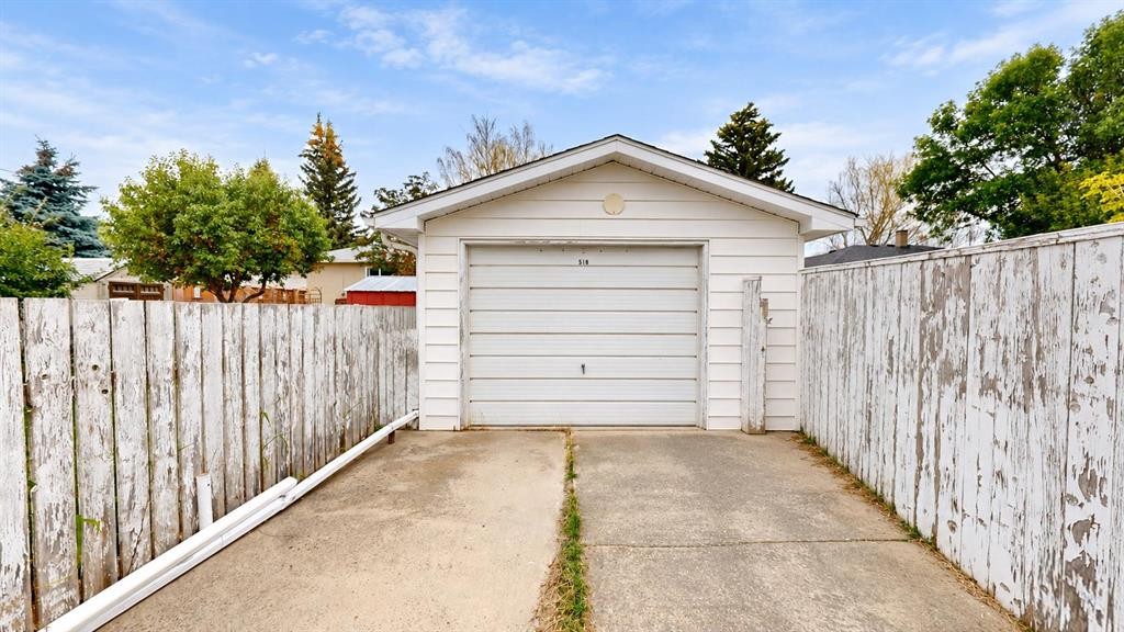 518 11 Street North, Lethbridge, AB