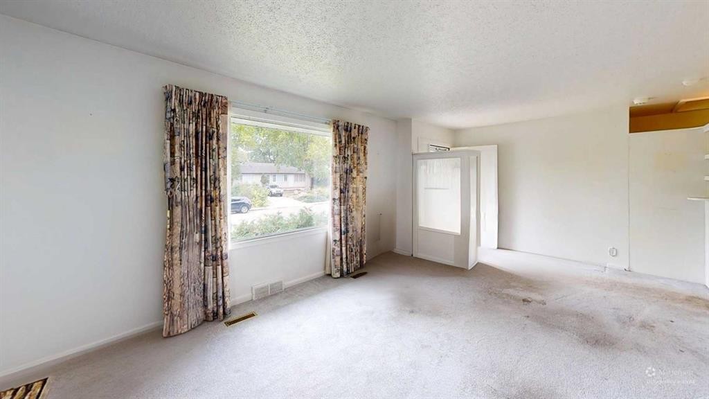 518 11 Street North, Lethbridge, AB