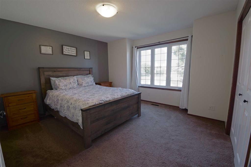 604 6 Street North, Vauxhall, AB