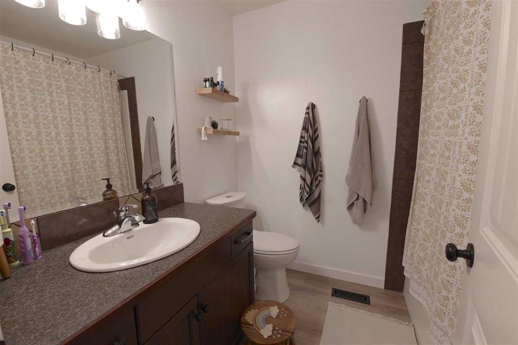 604 6 Street North, Vauxhall, AB