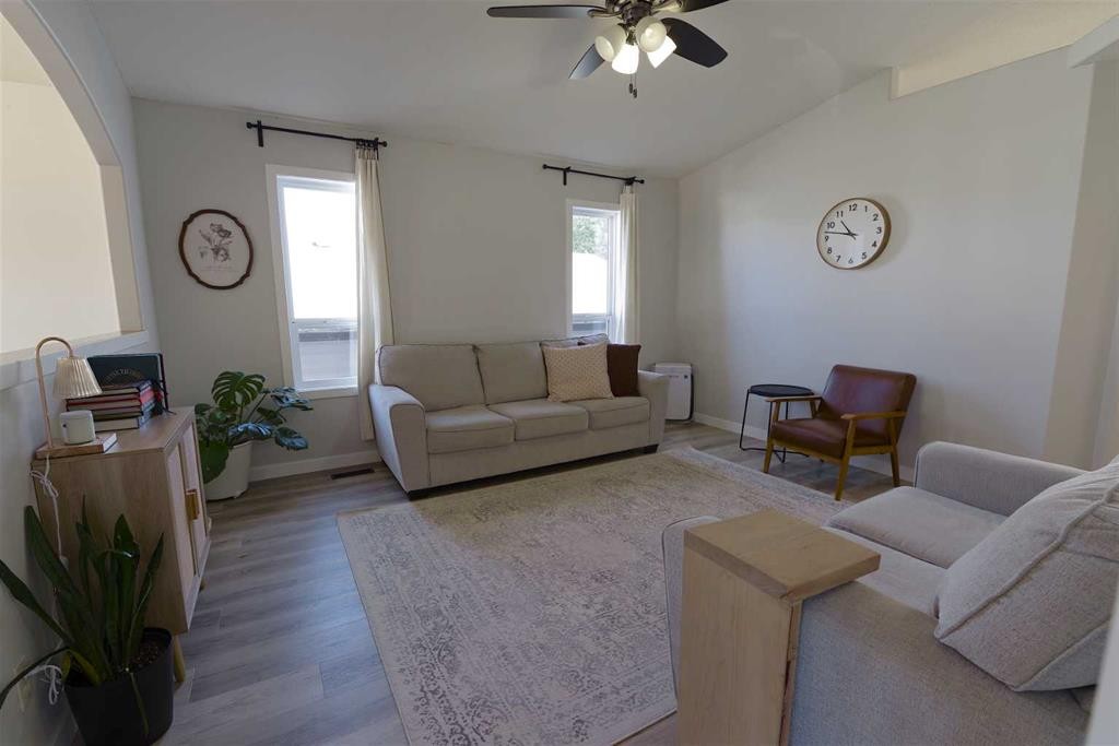 604 6 Street North, Vauxhall, AB