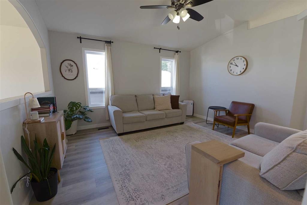 604 6 Street North, Vauxhall, AB