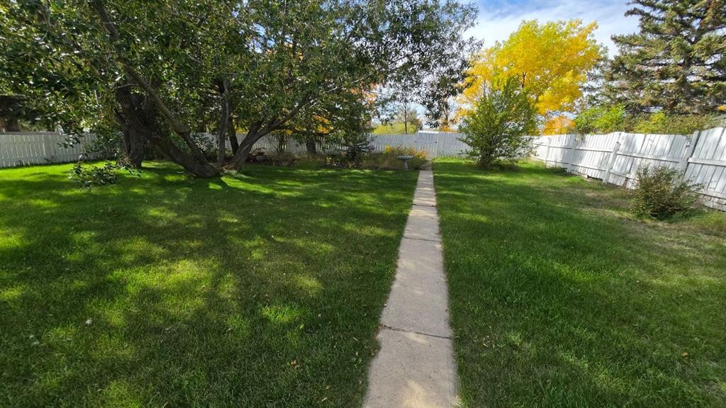801 1 Street Ne, Milk River, AB
