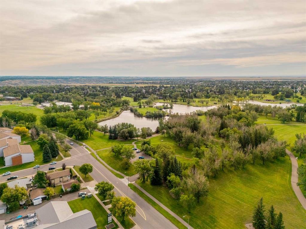 310-405 Columbia Boulevard West, Lethbridge, AB