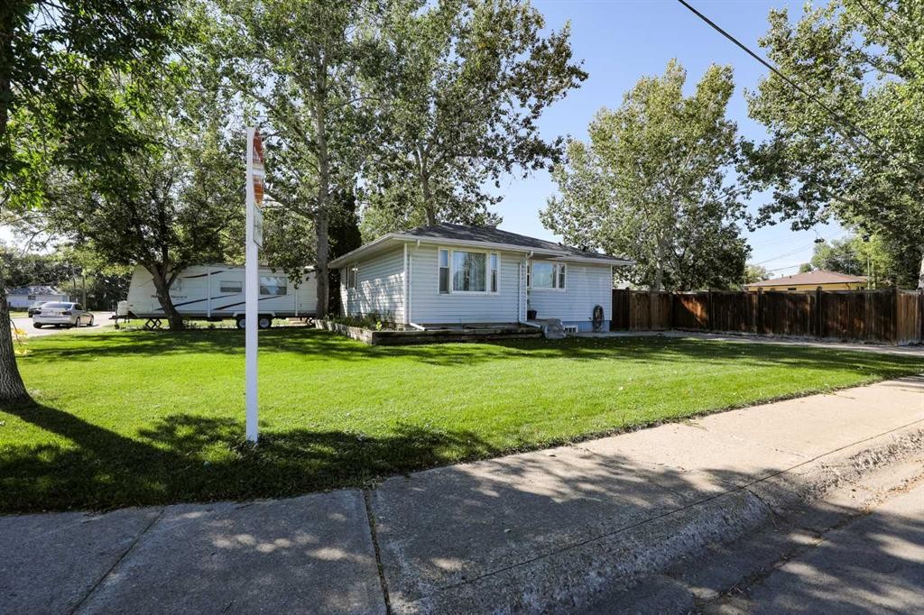 2122 17 Street, Coaldale, AB