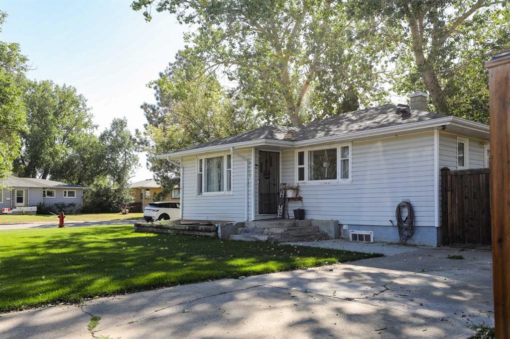 2122 17 Street, Coaldale, AB