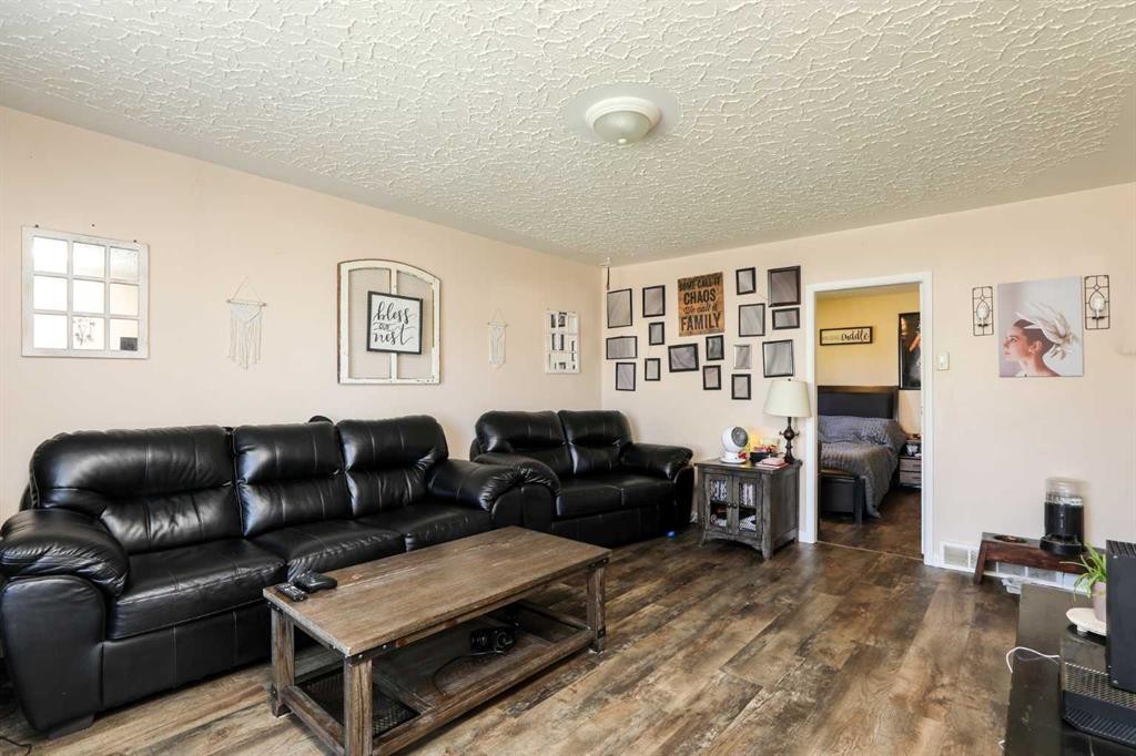 2122 17 Street, Coaldale, AB