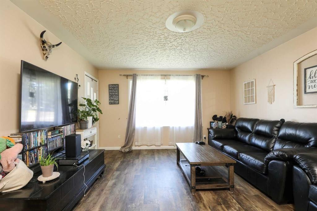 2122 17 Street, Coaldale, AB