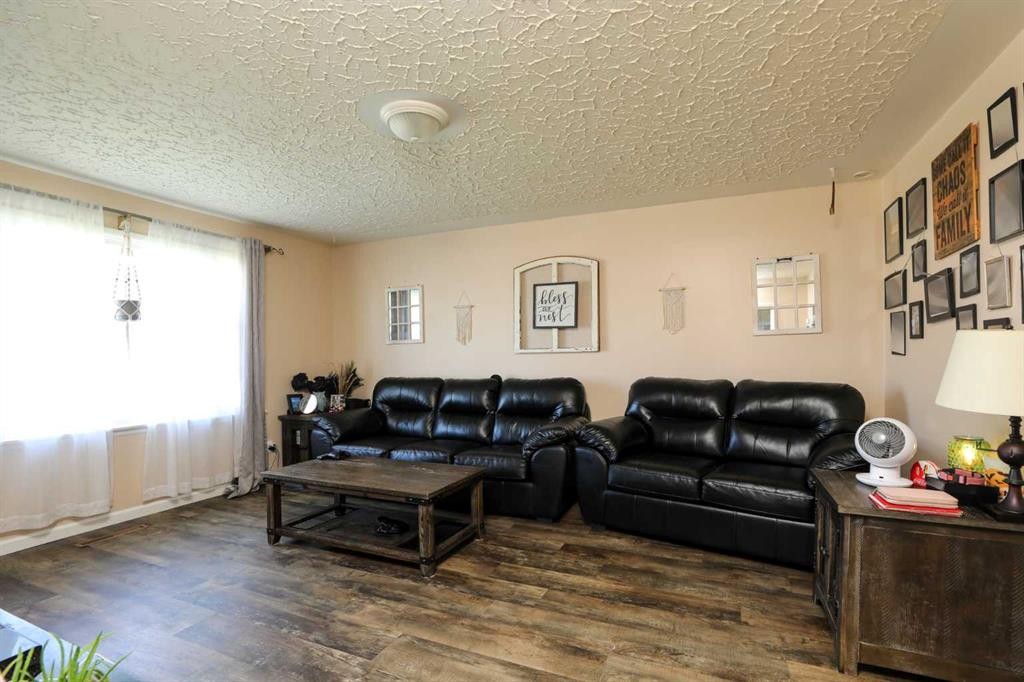 2122 17 Street, Coaldale, AB