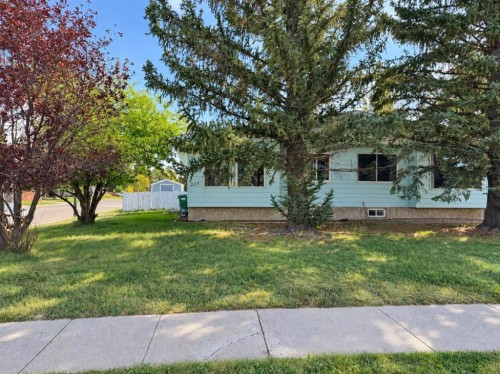 220 Mcgill Boulevard WEST Lethbridge, AB T1K 4C6