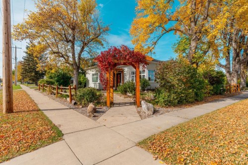 405 3 Avenue WEST Cardston, AB T0K 0K0