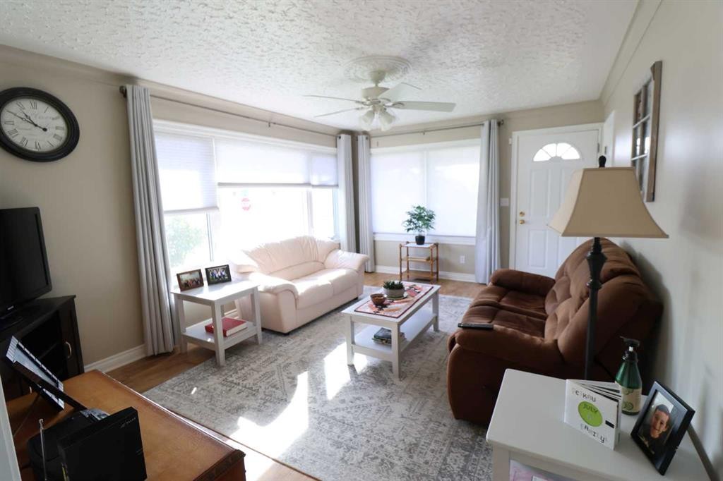 704 1 Ave, Vauxhall, AB